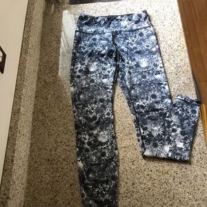 Lululemon size 4 leggings